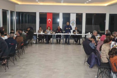 Baskan Kaplan Depremzede Vatandaslarla Yemekte Bulustu