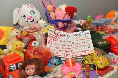Depremzede Çocuklara Oyuncak Morali