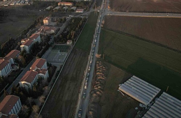 Depremin enkazı böyle taşınıyor: Dron ile havadan görüntülendi