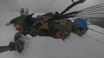 Artvin'de Kar Üzerinde Yamaç Parasütü Nefes Kesti Haberi