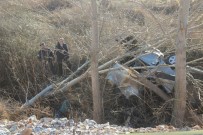 Bayramiç'te Dere Yatagina Uçan Otomobildeki 2 Kisi Hayatini Kaybetti