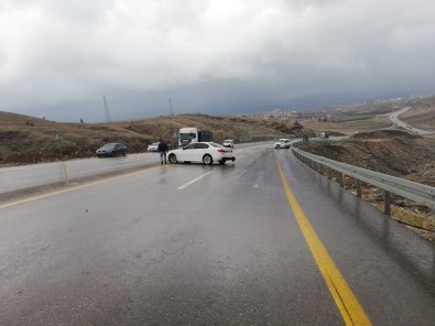 Sirnak'ta Zincirleme Trafik Kazasi Açiklamasi 5 Yarali