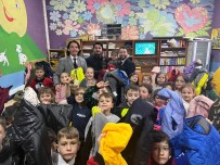 Üsküp'teki Çocuklar Türkiye'den Gelen Hediyelerle Sevindi