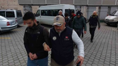 Samsun'da DEAS'tan Gözaltina Alinan 5 Yabanci Uyruklu Adliyeye Sevk Edildi