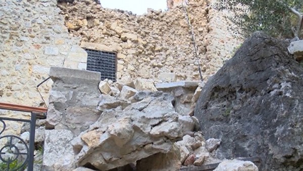 Dünyanın ilk mağara kilisesi de depreme dayanamadı