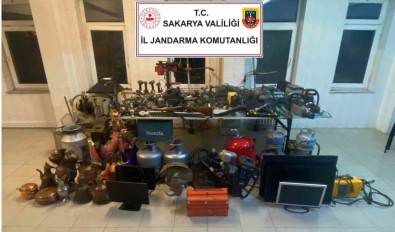 26 Evde Hirsizlik Yapmislardi, Jandarma Ekipleri Yakaladi Açiklamasi 2 Tutuklama