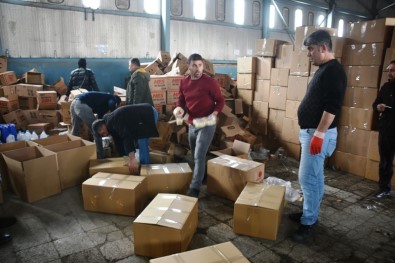 Bitlis'ten Deprem Bölgelerine 120 Tir Yardim Gönderildi