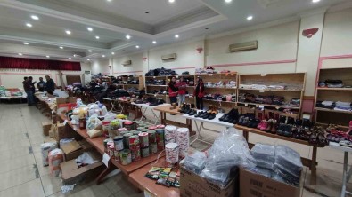 Kastamonu'da Depremzedeler Için Kizilay Tarafindan Sosyal Market Açildi