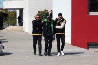 Kendini Hirsizlikla Suçlayan Arkadasini Öldürdü