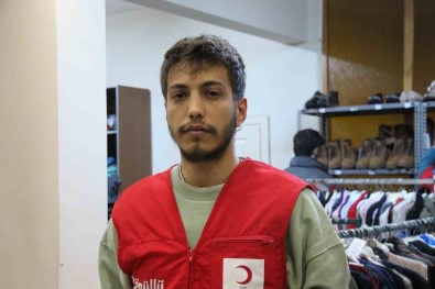 Yardim Aracindan Bir Çift Mor Eldiven Almisti, 24 Yillik Vefa Borcunu Ödedi