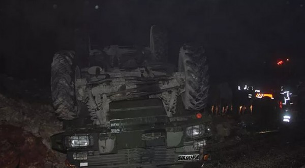 Şırnak'ta askeri aracın devrilmesi sonucu 8 asker yaralandı