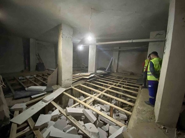 Kağıthane'deki bir binanın zemin katından 1.5 metre kaçak kat indiği tespit edildi