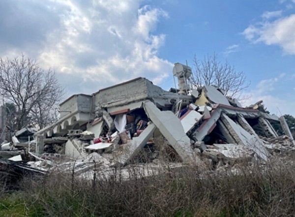 Fay hattının geçtiği köy enkaza döndü
