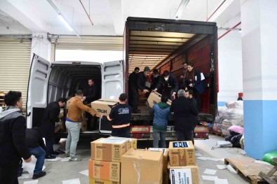 Esenyurt'tan Deprem Bölgesine 543 Bin Ihtiyaç Malzemesi Gönderildi