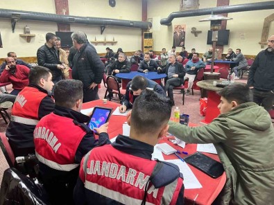 Kumarhaneye Çevrilen Kiraathaneye Jandarma Baskini