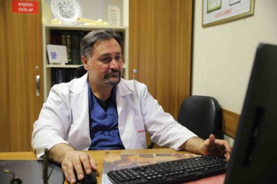 2 Doktor Sarsintilara Ragmen 20 Saatte 50 Depremzedeyi Ameliyat Etti