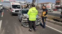 Aksaray'da Otomobil Kamyonete Arkadan Çarpti Açiklamasi 3 Yarali Haberi