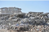  ADIYAMAN - Depreme Adıyaman’da yakalanan ailenin yaşadıkları dehşete düşürdü: Ayağımı çektiğimde parmaklarımın hepsi kopmuştu! .