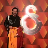 Hasan Kabze, Depremzedeler Için Formasini Bagisladi