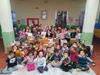 Karamanli Çocuklar Depremzede Akranlarina Oyuncaklarini Gönderdi Haberi