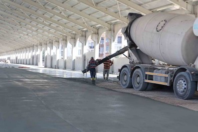 Kendi Enerjisini Kendi Üretecek Pazar Yerinin Betonu Döküldü