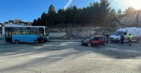  KÜTAHYA EVLİYA ÇELEBİ HASTANESİ - Kütahya'da halk otobüsü ve otomobil çarpıştı: Yaralılar var