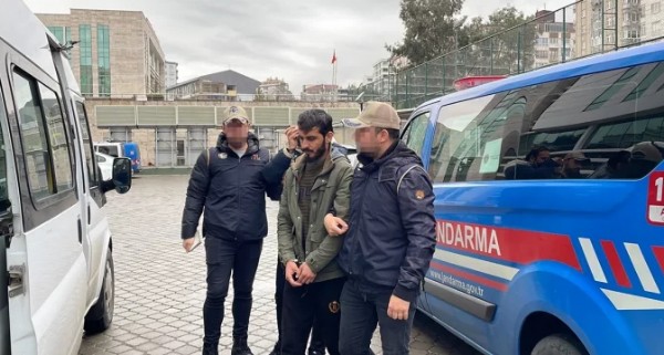 Samsun'da DEAŞ'a yönelik operasyonda yakalanan 6 zanlı adliyeye sevk edildi