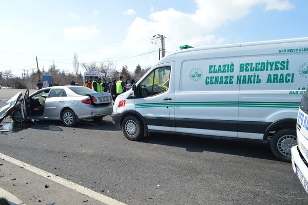 Elazığ'da kaza: 1 ölü 4 yaralı