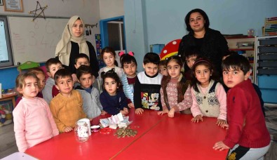 Ana Sinifi Ögrencileri Pizza Ve Gezi Paralarini Depremzede Çocuklara Bagisladi