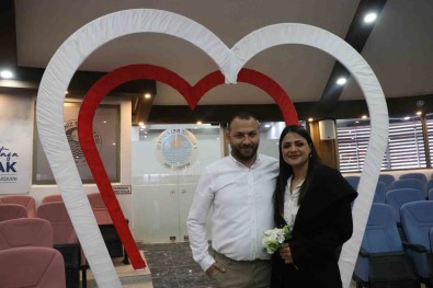 Hatay'da Asrin Felaketini Yasadilar, Mersin'de Dünya Evine Girdiler