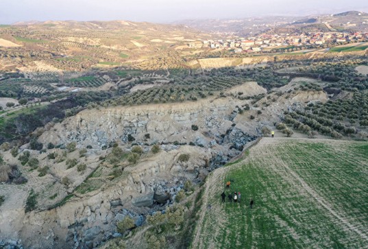 Depremden sonra oluştu: Arazi sahibi etkisinden çıkamadı