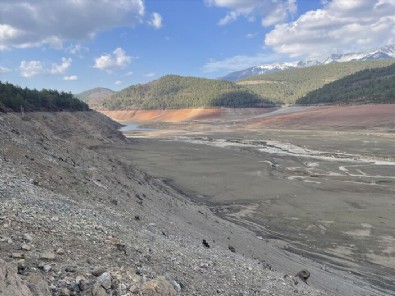 Bursa Nilüfer Barajı tamamen kurudu: İşte çarpıcı görüntüler! Vatandaşlara önemli çağrı