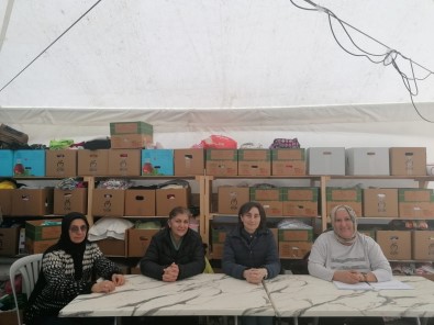 Egirdir'de, Gönüllü Vatandaslar Depremzedelere Kucak Açti
