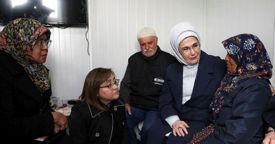 Emine Erdoğan, BM Habitat İcra Direktörü Sharif ile deprem bölgesine ziyarette bulundu