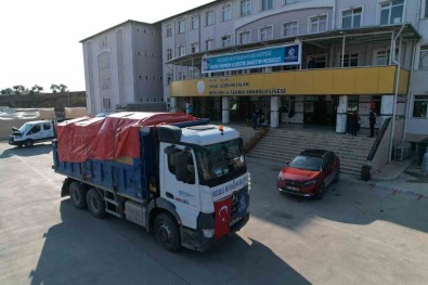 Her Gün 300 Aile Yardim Götürüyorlar