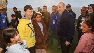 Bakan Çavuşoğlu açıkladı! 'Deprem bölgelerine 90 ülkeden 11 bin 500 kişiye yakın arama kurtarma ekibi geldi'