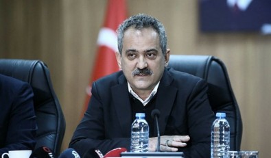 Bakan Özer: Çocuklarımız prefabrik okulda eğitimlerini sürdürüyor