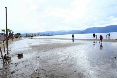 Mugla'da Çekilen Deniz Suyu 20 Gündür Ayni Seviyede