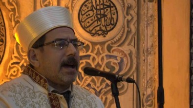 Tarihi Muradiye Camii'nde Depremzedeler Için Mevlit Okundu