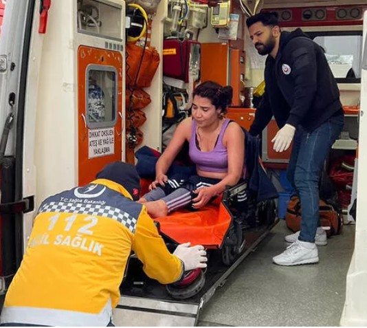 İstanbul’da denizde nefes kesen anlar: Genç kadının imdadına ekipler yetişti!