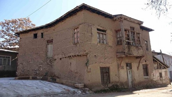 En ufak çatlak dahi olmaması şaşırtıyor: 450 yılık konaklar depremlere adeta meydan okuyor