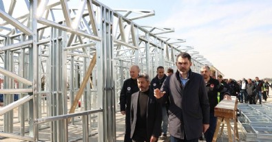 Bakan Kurum: Adıyaman’a yaklaşık 15 bin kişinin yaşayacağı 3 bin geçici barınma evleri yapılıyor