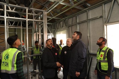 Bakan Murat Kurum, Adiyaman'da Barinma Alaninin Kurulacagi Bölgede Incelemelerde Bulundu