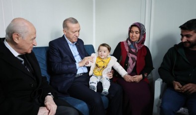 Başkan Erdoğan ve Bahçeli konteyner kentte incelemelerde bulunuyor