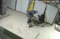 Bursa'da Makine Hirsizlari Kameraya Yakalandi