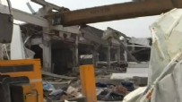  MARAŞ ÇÖKME - Depremin merkezi Kahramanmaraş'ta iş yerinin çatısı çöktü: 1 ölü
