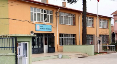 Edirne'de ortaokul öğrencisi kız, 5 arkadaşını bıçakla yaraladı