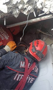 Elazig Belediyesi Itfaiye Ekiplerinden Hayatta Tutan 'Dokunus'