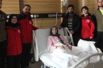 Enkaz Altindan 13'Üncü Saatte Çikarilan Hatice Ile Kurtarma Ekibinin Duygusal Bulusmasi