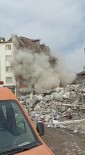 Malatya'da Meydana Gelen Depremde Binalarin Yikilma Ani Cep Telefonuna Yansidi Haberi